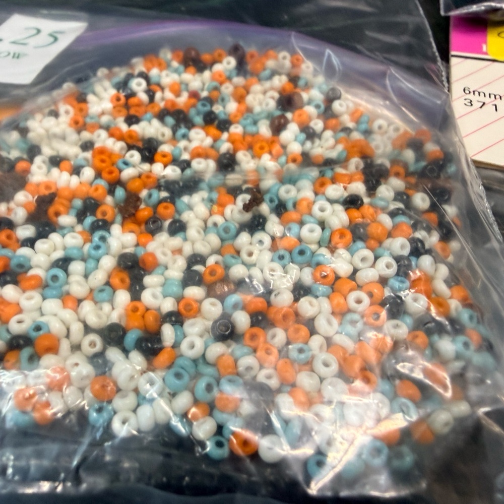 Crafting Lot of Beads - Picture 7 of 16